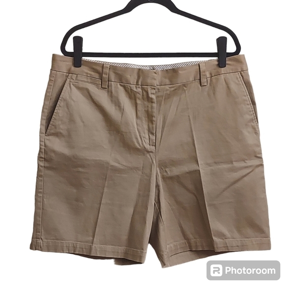LANDS END Women's Mid Rise Flat Front Khaki Shorts - Picture 1 of 12